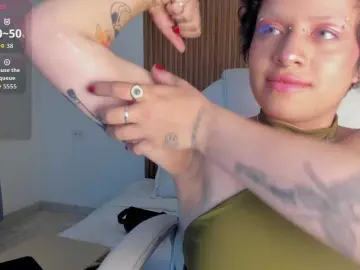 AlaskaDeluxe  live sex cam