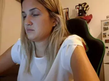 Lean-cheeky  live sex cam