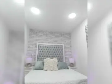 EinnyMure  live sex cam