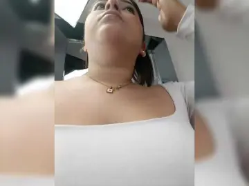 EinnyMure  live sex cam