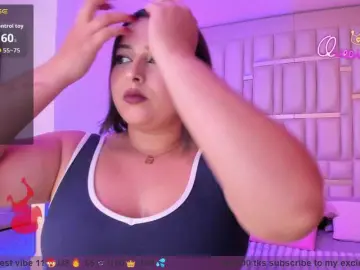 EinnyMure  live sex cam
