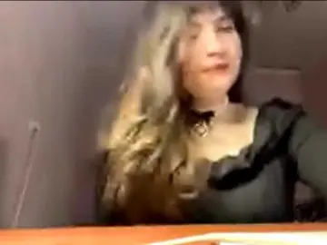 ElizabethShock  live sex cam