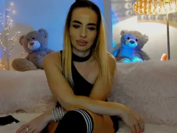 FeralFoxy  live sex cam