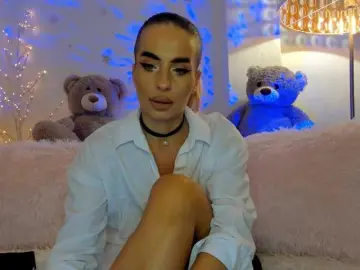 FeralFoxy  live sex cam