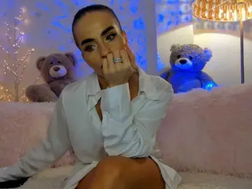 FeralFoxy  live sex cam