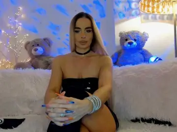 FeralFoxy  live sex cam