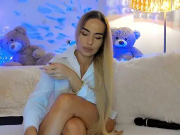 FeralFoxy  live sex cam