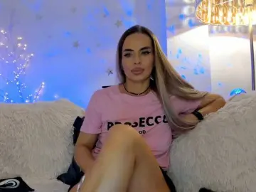 FeralFoxy  live sex cam