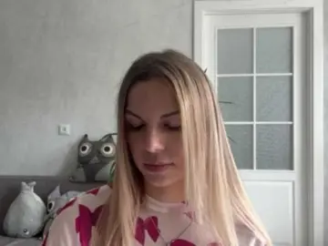 CarlotaWnorowski  live sex cam