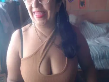 Meganny2023  live sex cam