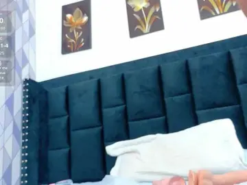 Tightlittleebony  live sex cam
