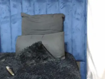 Queensavage  live sex cam