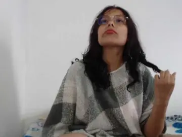 Valak133  live sex cam