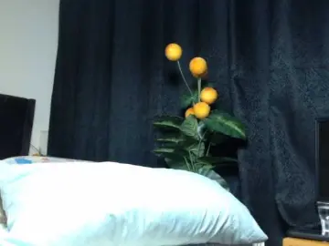 Curvyzaraa  live sex cam