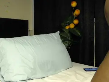 Curvyzaraa  live sex cam