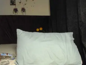 Curvyzaraa  live sex cam
