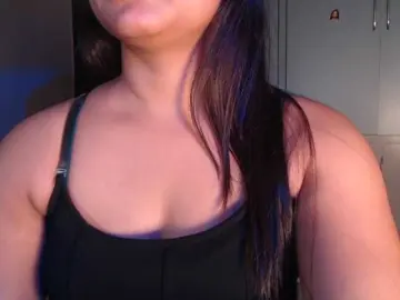 Itshotanu  live sex cam