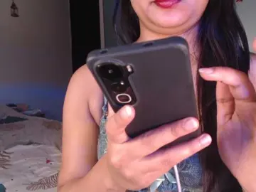 Itshotanu  live sex cam