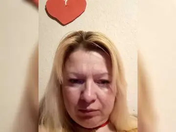 Sukie-Sukie  live sex cam