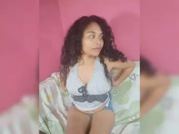 Brendah23  live sex cam