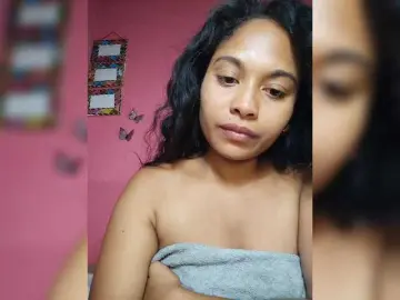 Brendah23  live sex cam