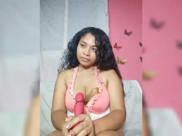 Brendah23  live sex cam