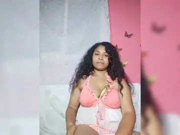 Brendah23  live sex cam