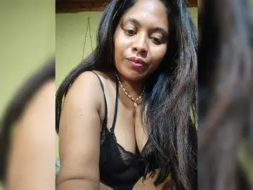 Brendah23  live sex cam