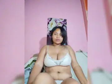 Brendah23  live sex cam