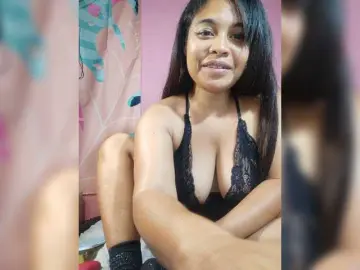 Brendah23  live sex cam