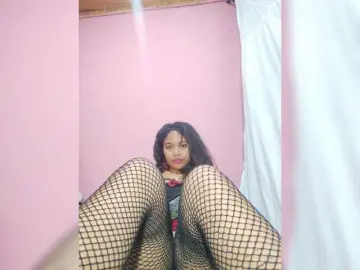 Brendah23  live sex cam