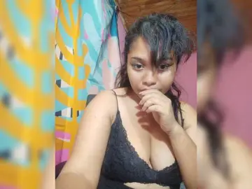 Brendah23  live sex cam