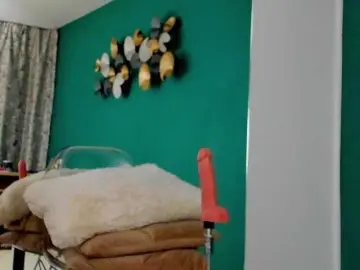 Candy-babe  live sex cam