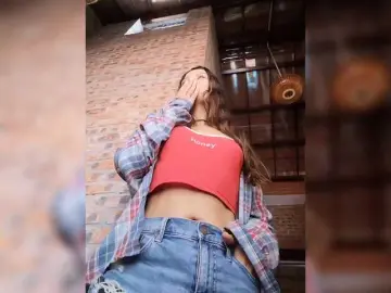 Malisha8  live sex cam