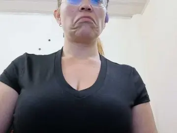 Soyemilyhanks  live sex cam