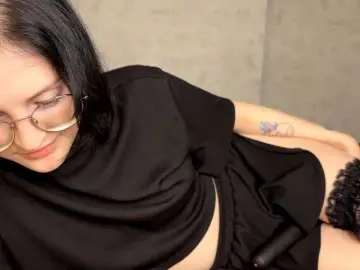 KittyNolick  live sex cam