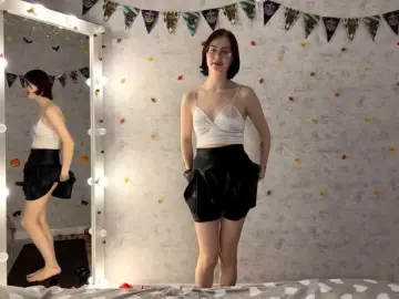 KittyNolick  live sex cam