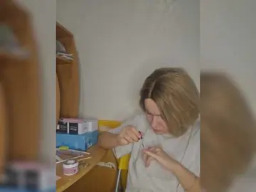 Leah-2  live sex cam