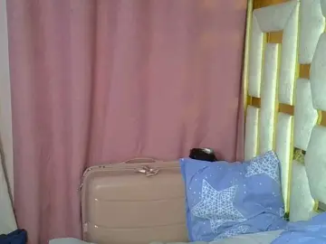 Petitelunar  live sex cam