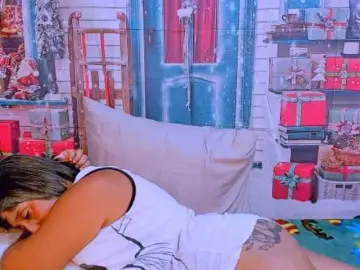 Indianroxy  live sex cam