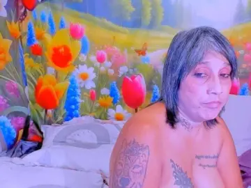 Indianroxy  live sex cam