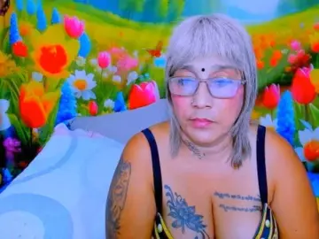 Indianroxy  live sex cam