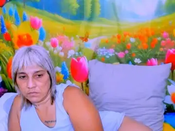 Indianroxy  live sex cam