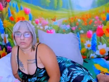 Indianroxy  live sex cam