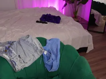 HelloKikky  live sex cam