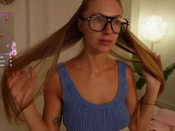 HelloKikky  live sex cam