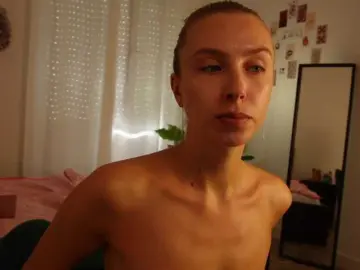 HelloKikky  live sex cam