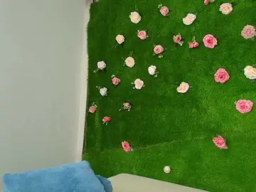 HugeTittiess  live sex cam