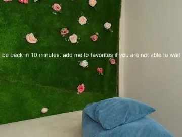 HugeTittiess  live sex cam