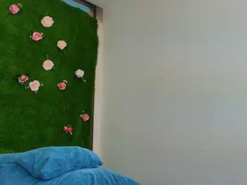 HugeTittiess  live sex cam